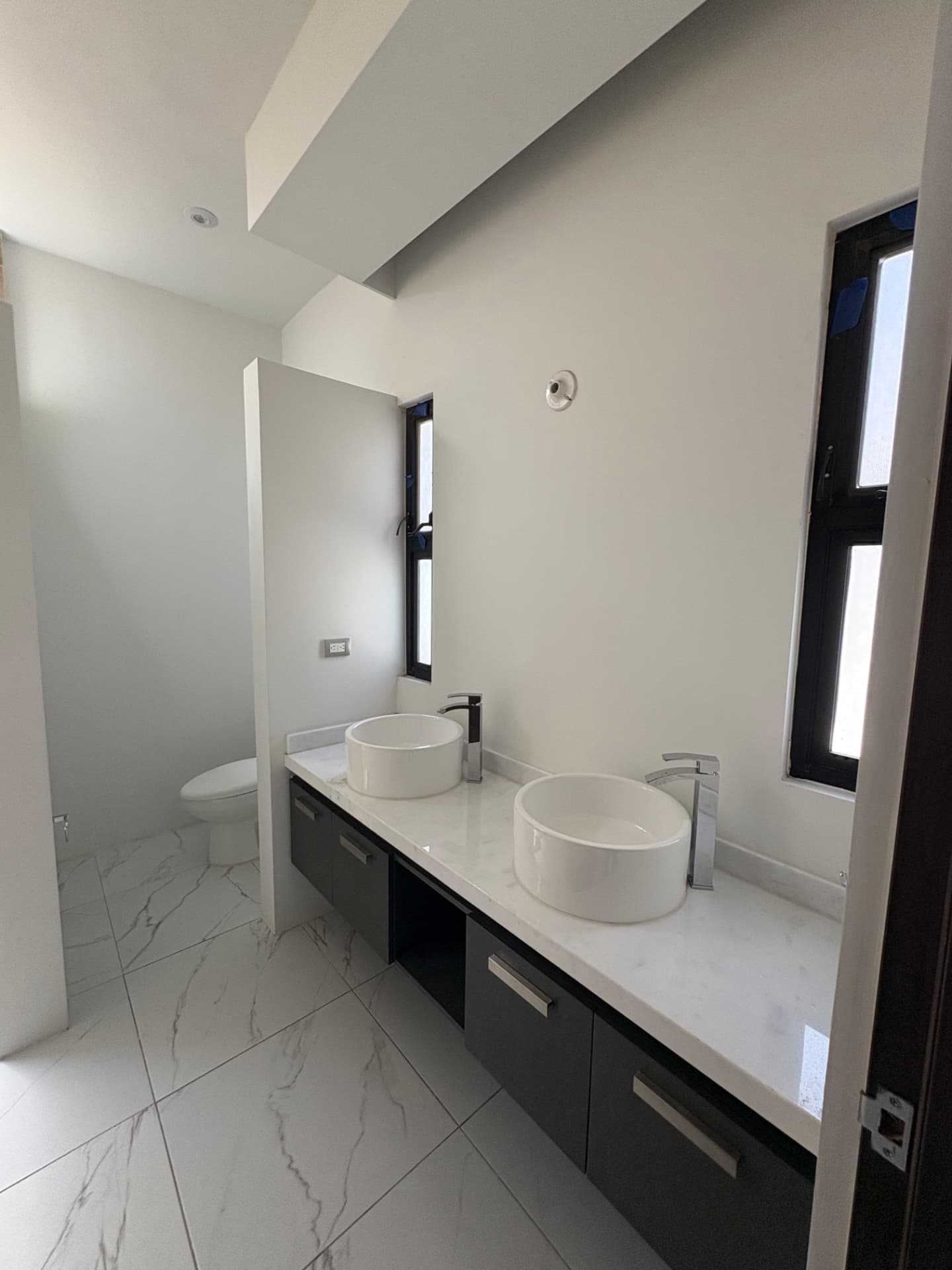 Baño con doble lavabo
